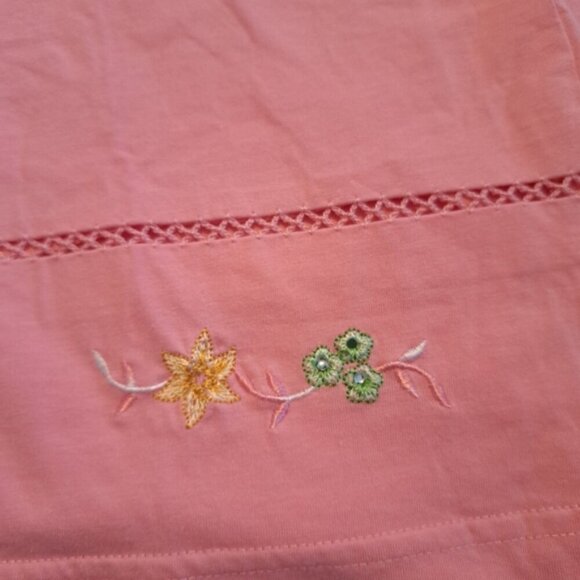 T C Fashion women's size Large lounge set, embroidered flowers, EUC - Picture 3 of 10